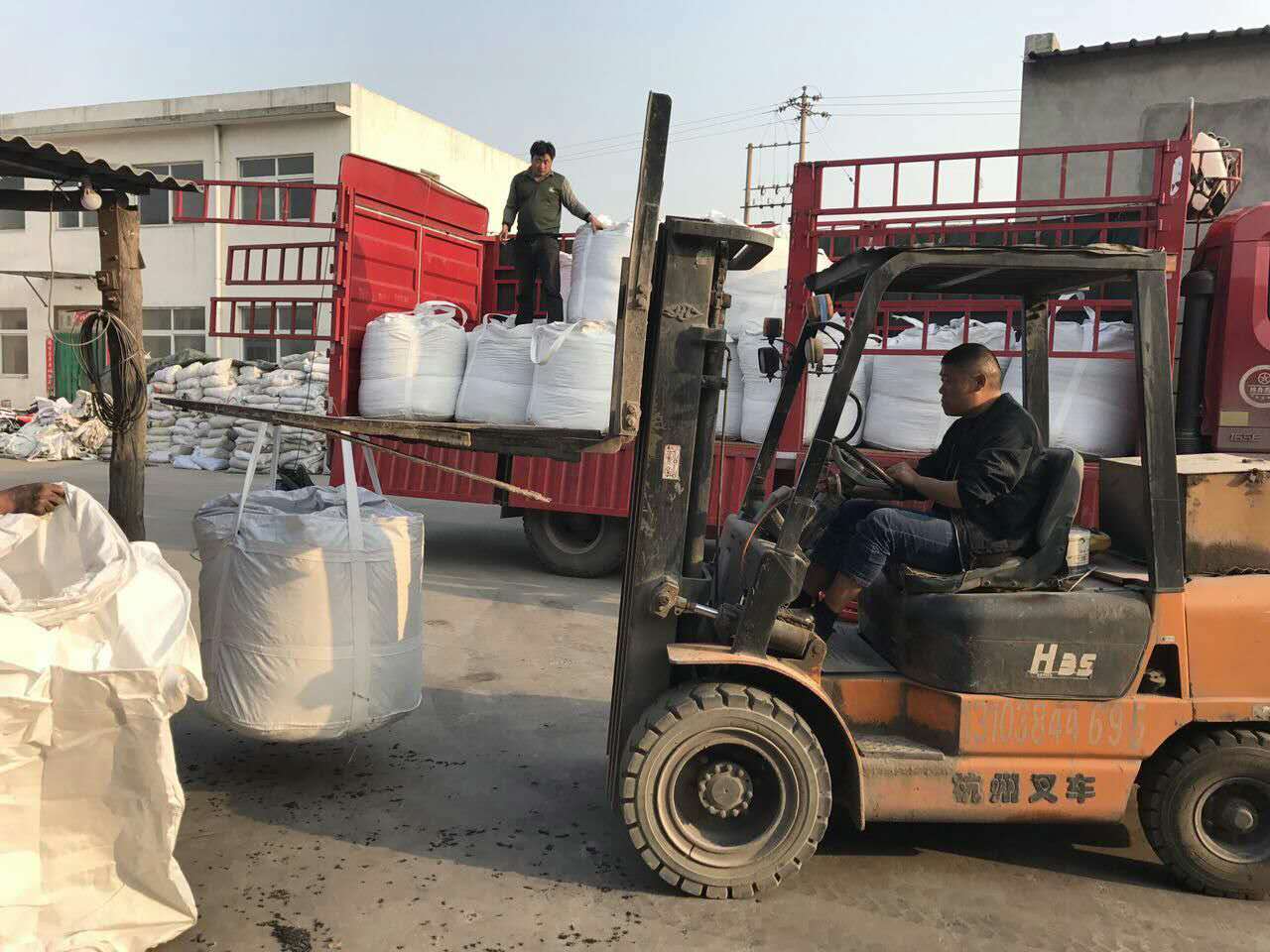 應(yīng)客戶(hù)要求柱狀活性炭噸包包裝發(fā)貨